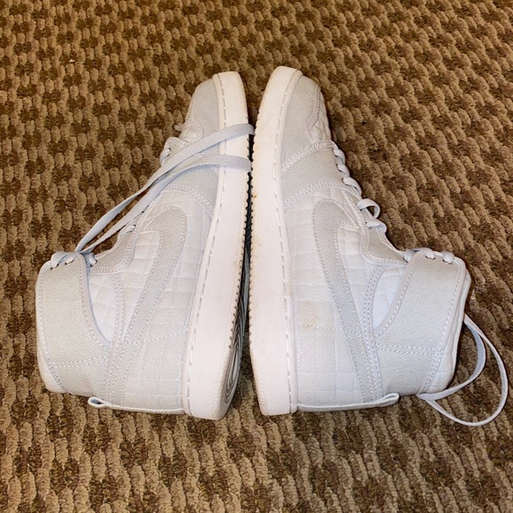 Jordan 1 Retro AJKO Pure Platinum - Picture 5 of 7